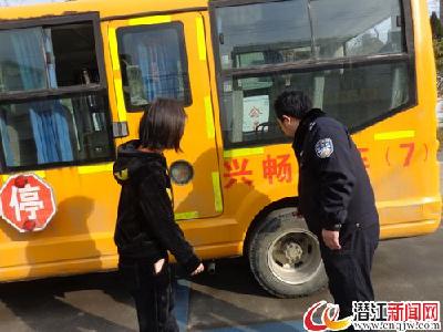 竹根滩派出所集中开展校园校车安全大检查