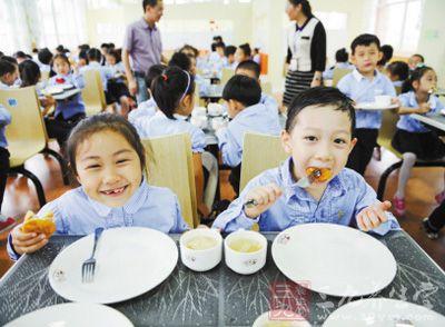 市食药监管局开展食堂食品安全管理综合督查 