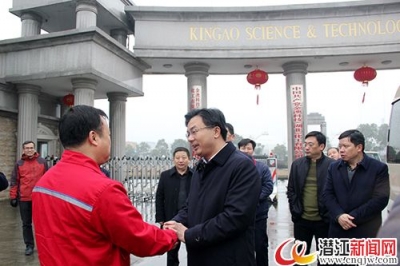 黄剑雄慰问春节坚持生产企业 部署“开门红”工作 