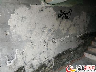 城市街头“牛皮癣”变成了“白癜风”