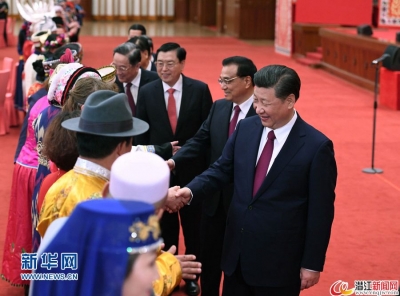 习近平等出席全国两会少数民族代表委员茶话会 