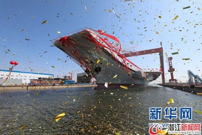我国第二艘航母下水 系自行研制