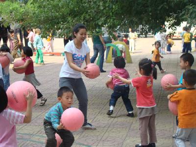 高校“儿童”专业报考升温 幼教录取线水涨船高 