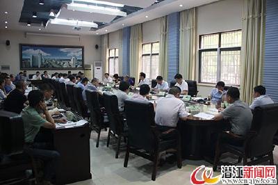 龚定荣主持召开第12次市政府常务会议 