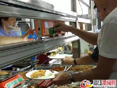 暖心!这所大学暗地里资助