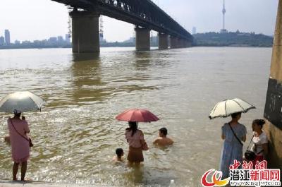 台风冷空气联手送清凉 南方高温明起逐渐缓解 