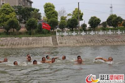 后湖农场组织防汛抢险实战演练 