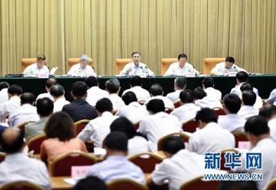 李克强：带动更多贫困群众实现稳定脱贫