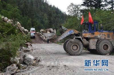 为了群众生命财产安全:争分夺秒 众志成城 守望相助