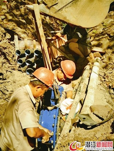 东风路人行道升级改造项目建设如火如荼