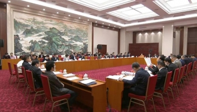 党的十九大继续举行代表团分组会议