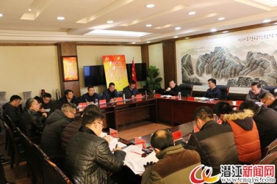 黄剑雄参加市委办公室第一党支部“支部主题党日”活动时强调：锲而不舍反“四风”改作风 
