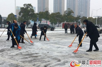 万人除雪 温暖潜城 