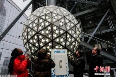 享美食，算运势，扔旧物：各国迎新方式大不同