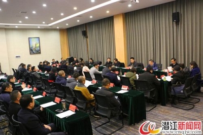 市政协召开八届六次常委会议 