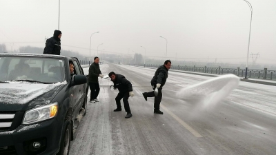 潜江全力应对新一轮低温雨雪冰冻灾害天气 