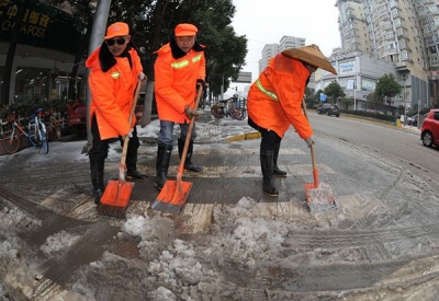 雨雪冰冻中，他们奋力前行——基层党员干群抗击冰雪灾害纪实