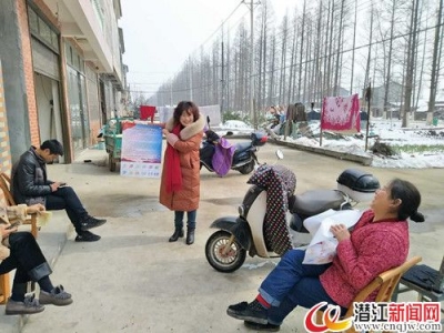 倡议年画受欢迎 文明要靠你我他