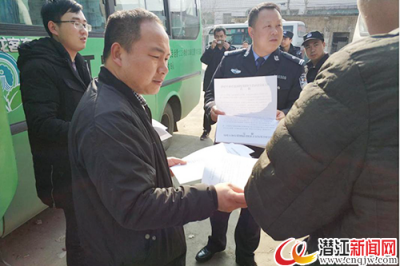 高石碑镇开展春节交通运输安全大宣传大整治进农村活动 