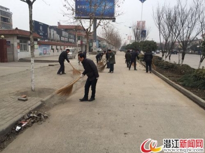 扮靓家园迎新春 