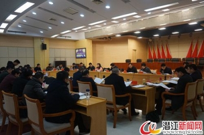 黄剑雄主持市委常委会（扩大）会议时强调：以省“两会”精神指导各项工作 奋力开创潜江发展振兴新局面 