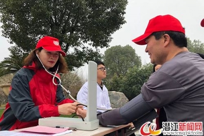 学习雷锋树榜样 无偿献血暖人间
