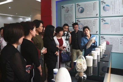 省女企业家协会组队来潜参观考察 