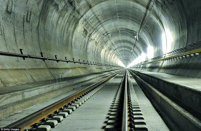穿越地震带、温泉群 中国最长铁路隧道这样建
