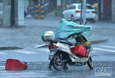 暴雨中，这些感人的瞬间刷爆朋友圈.....
