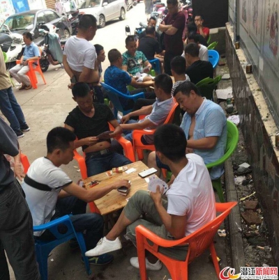 偏锋客：游园扎堆打牌要管，服务市民场所要建