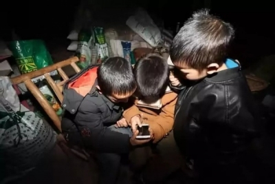 乡村少年们的“手游化生存”：“不玩游戏干啥”