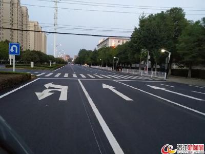 新划道路标线 为靓丽赛道添彩