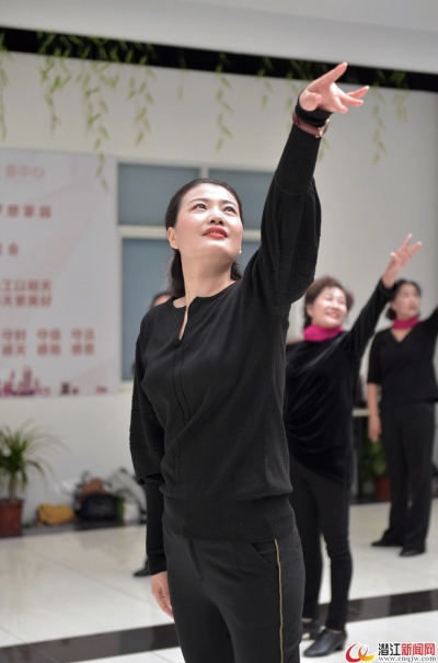市时装秀模特协会在壹中心举办形体公开课