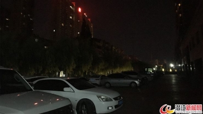 金桥郡小区门前路何时装个灯？