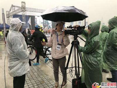赛道之外 他们的付出同样值得我们喝彩