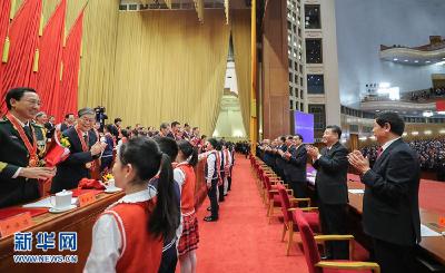 新华网评：让改革开放精神照亮前行的路