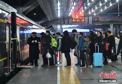 春运前4日全国累计发送旅客2.75亿人次 同比增0.55% 