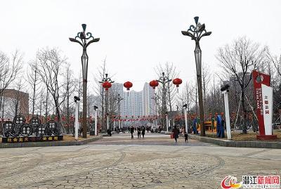 [新春走基层]南门河广场处处荡漾文明风