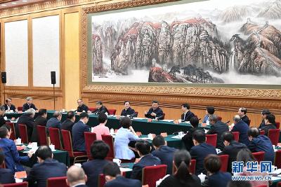 习近平：用新时代中国特色社会主义思想铸魂育人