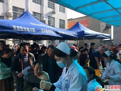 周矶办事处为群众免费接种肾综合征出血热疫苗