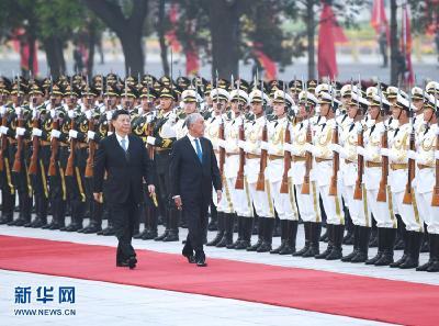 习近平分别同德索萨 班达里 毛雷尔举行会谈