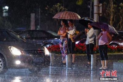 江南华南及东北等地有大到暴雨 北方有大风降温天气