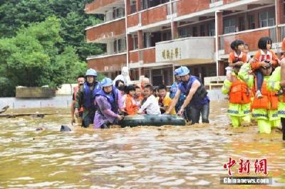 南方遭今年来最强降雨：8省份受灾 三预警齐发