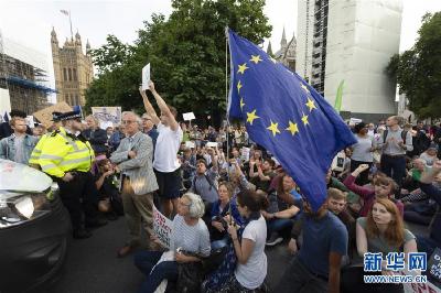 英国女王批准首相约翰逊提出的议会休会请求