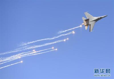 志存高远，走近民众——直击航空开放活动空军“20系列”新型战机空中展示