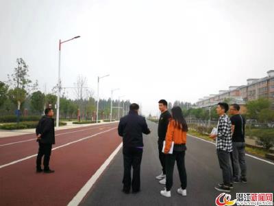 “潜马”裁判员到赛道现场踩点