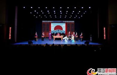 经典花鼓戏剧目《龙凤镯》在潜上演