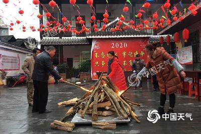 华南雨中迎降温 华北黄淮霾反复