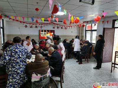 养老院里的别样新年