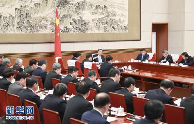 李克强主持召开国务院全体会议 讨论《政府工作报告（征求意见稿）》